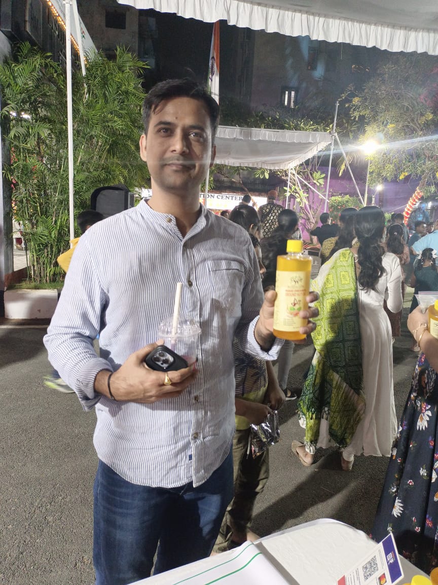 Guest with Wood Pressed Groundnut Oil — Evening community fair